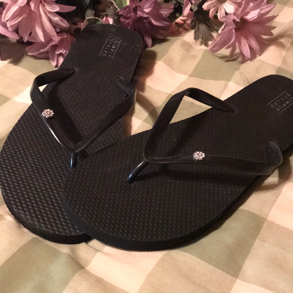 NWOT Simply Styled Bling Flip Flops 💎
